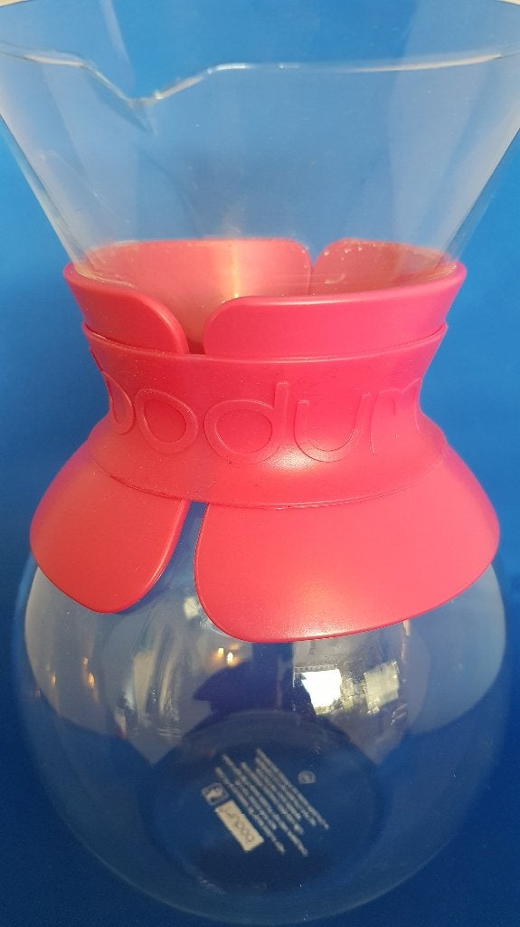 Bodum waterkan, kan van glas, roze rubber band. 3A39/4, Tweedehands verkoop, Tweedehands verkoop, Gebruikt, Ophalen of Verzenden