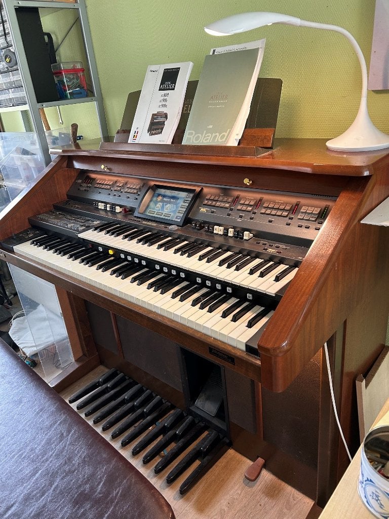 Roland AT-800 Atelier Orgel - Donker Notenhout (2007), Ophalen, Gebruikt, 2 klavieren, Orgel