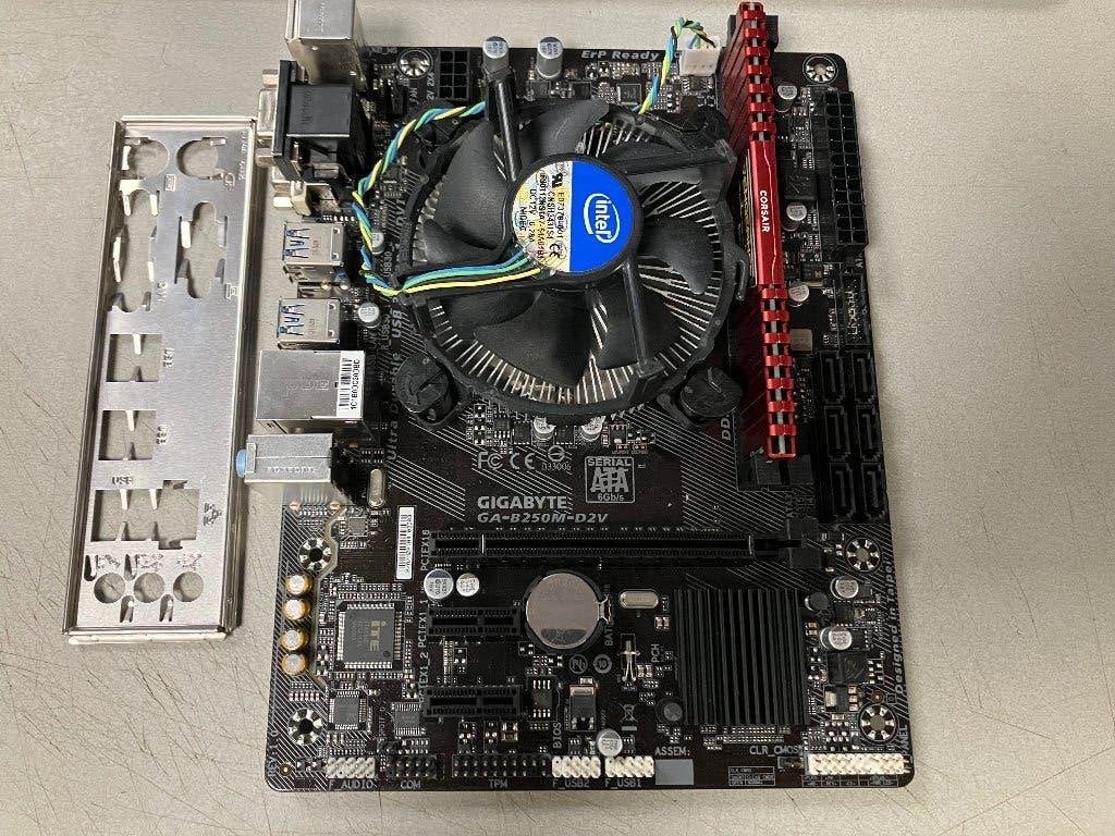 Gigabyte GA-B250M-D2V + i5-7400 + 4GB DDR4, LGA 1151, Gebruikt, 4-core, Ophalen of Verzenden