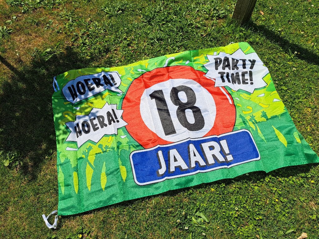 Feestpakket 18 jaar inclusief twee grote vlaggen, Ophalen, Zo goed als nieuw, Versiering, Verjaardag