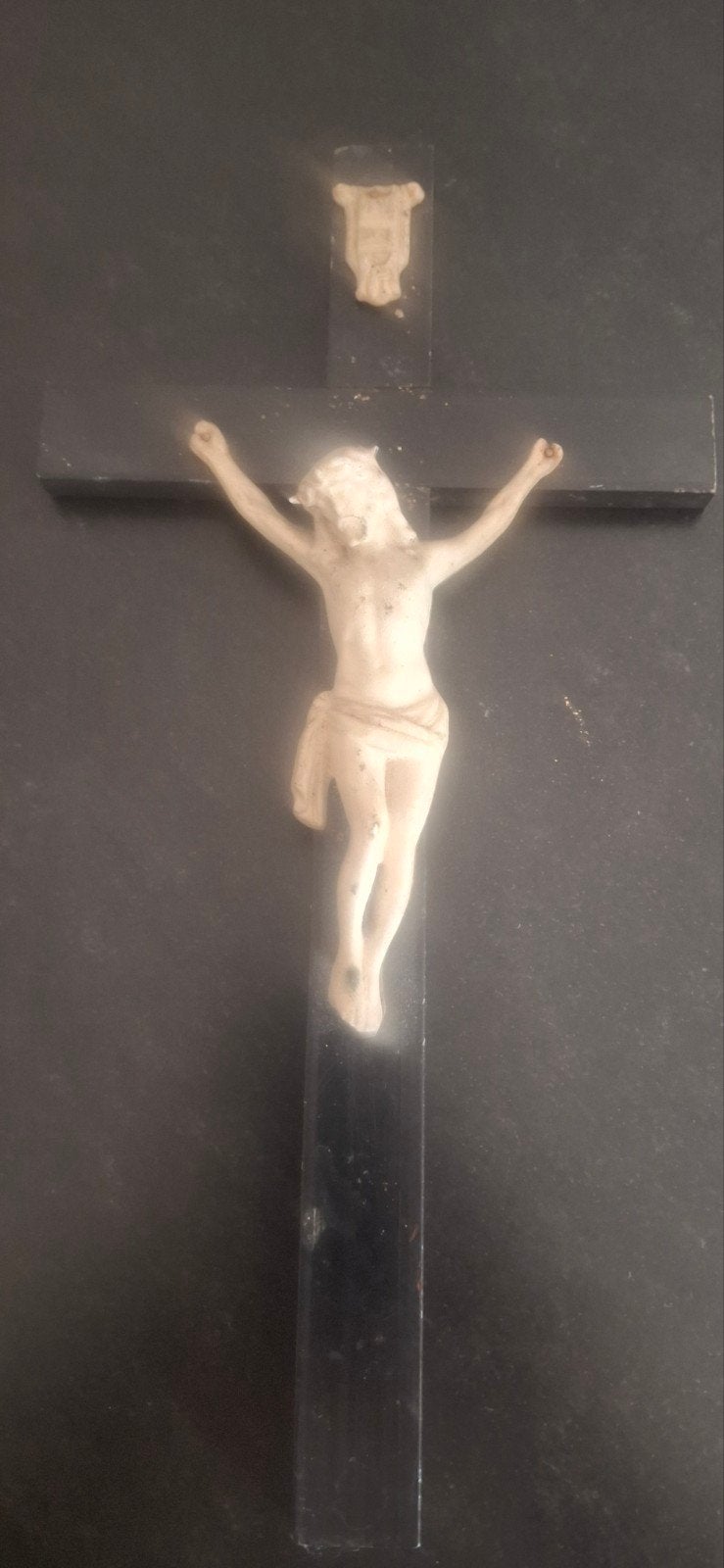 Oud crucifix met corpus van Jezus, Ophalen