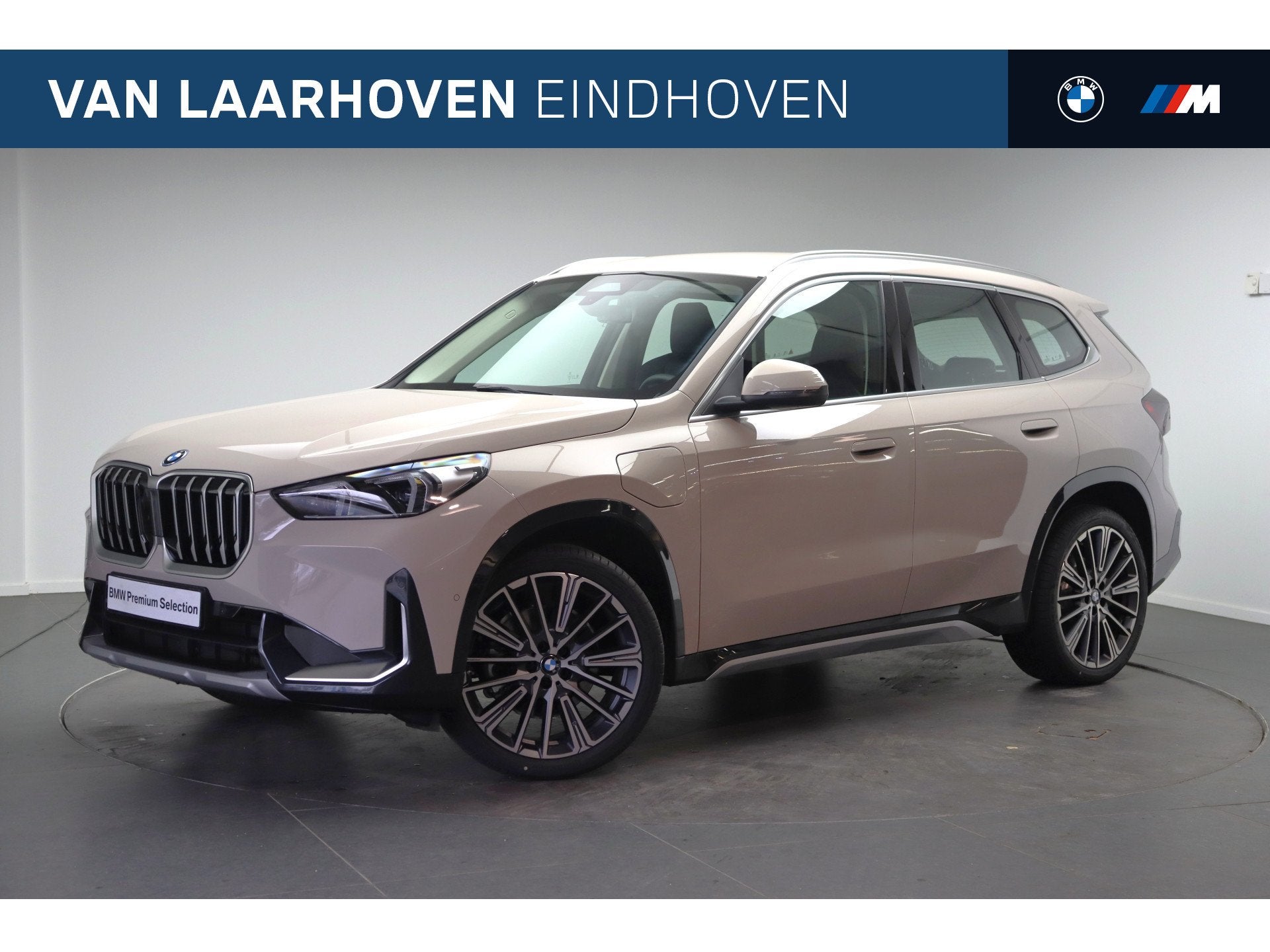 BMW X1 xDrive25e xLine Automaat / Trekhaak / Sportstoelen /, Auto's, Dealer onderhouden, Bedrijf, Hybride Elektrisch/Benzine, Zilver of Grijs
