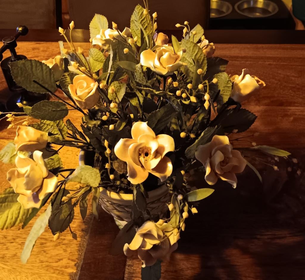 13 porseleinen bloemen carpodimonte porselein. met pot, Ophalen