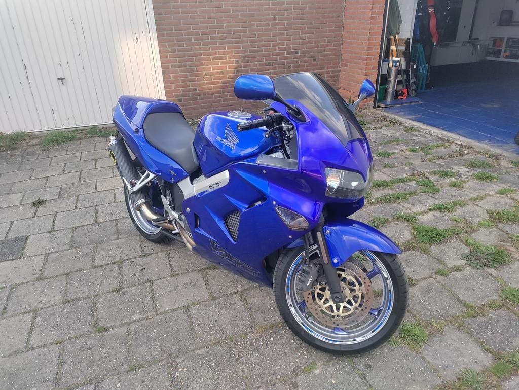 Honda VFR 800, Motoren, 4 cilinders, Meer dan 35 kW, 800 cc, Sport