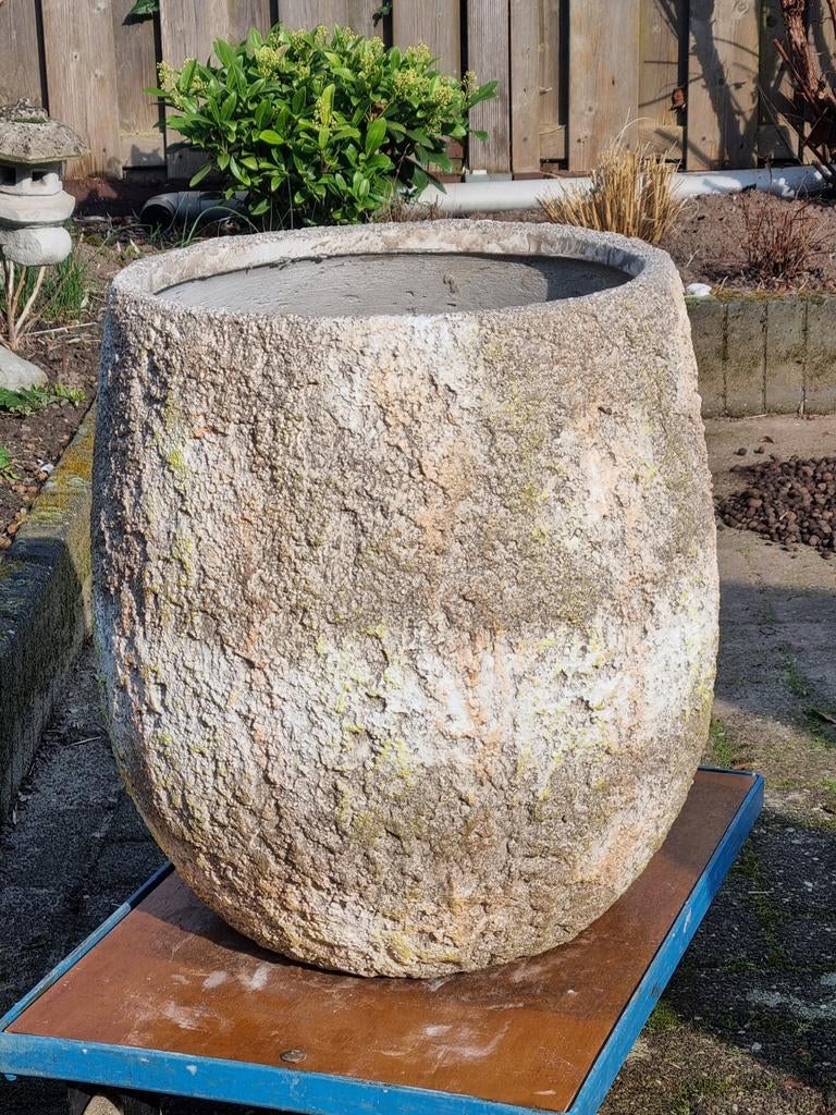 GEZOCHT: HANDIGE stukadoor HARRIE  ⚠️  bloembak stootschade, Tuin en Terras, Bloembakken en Plantenbakken, Ophalen, Rond, Steen