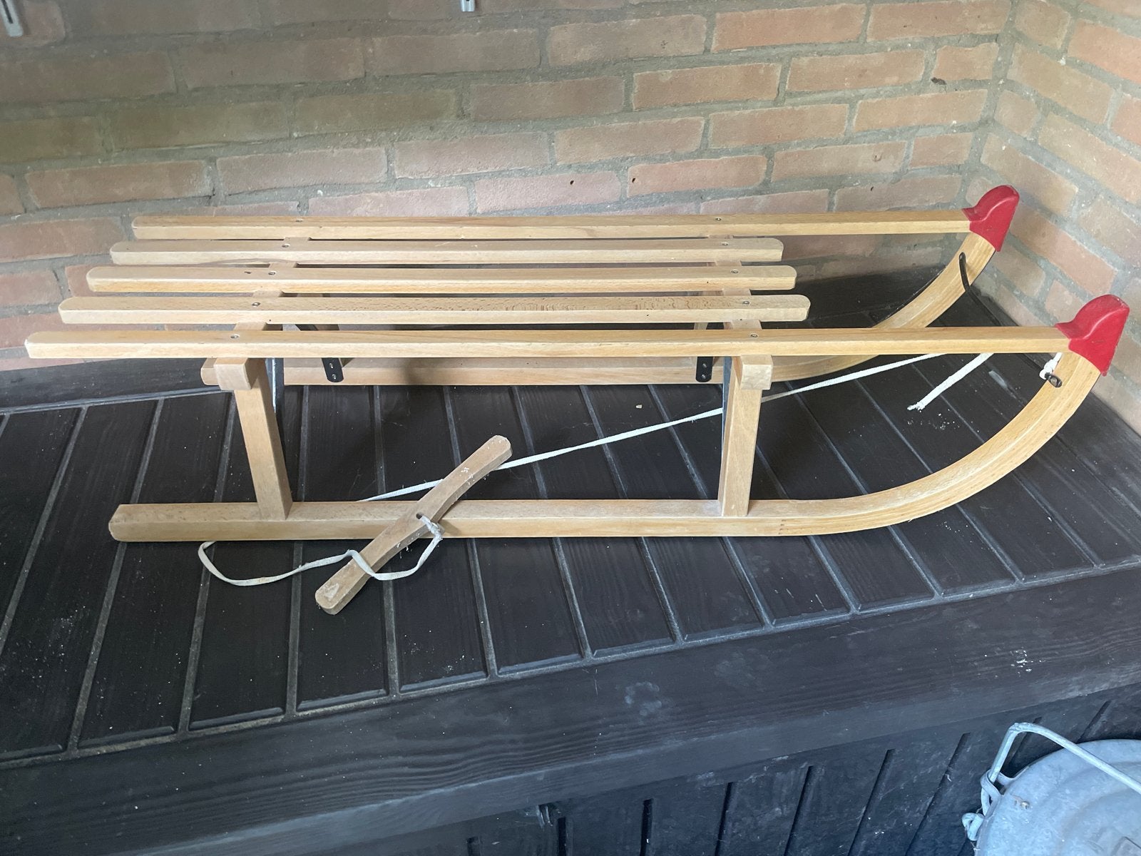 Houten slee met trekkoord, Ophalen, Gebruikt, Hout