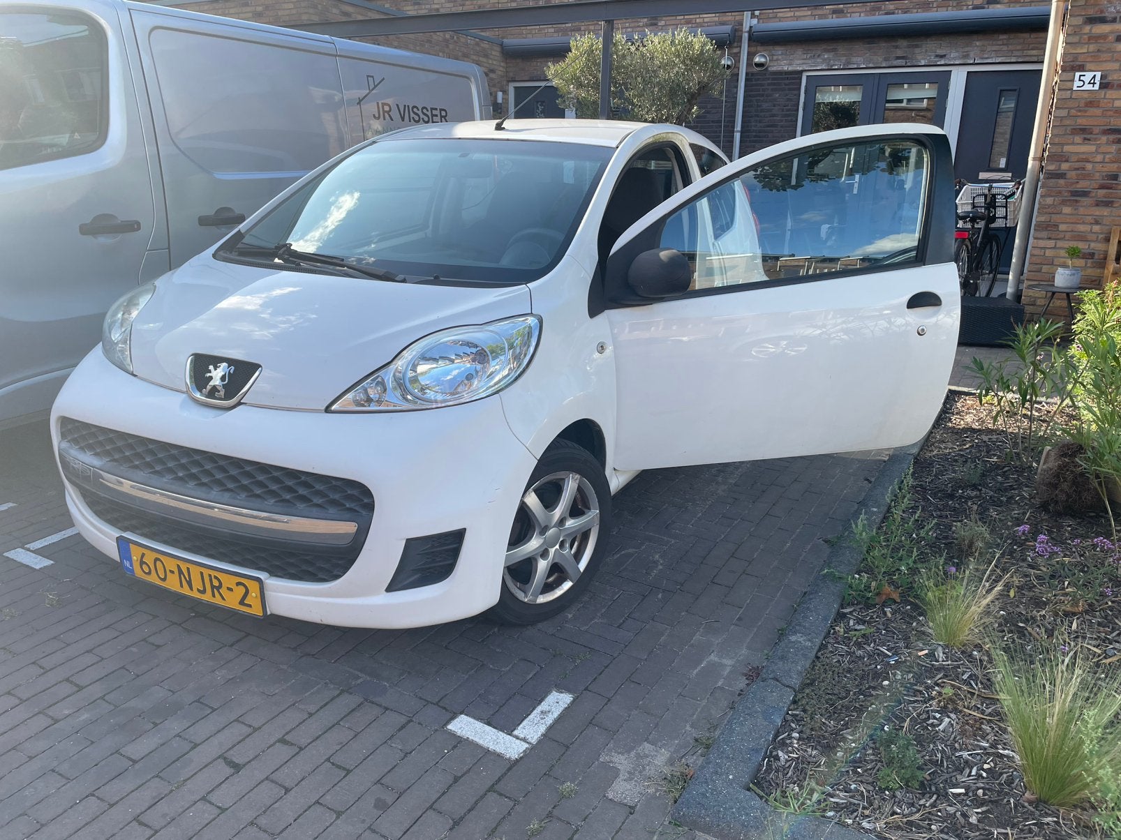 Peugeot 107 1.0 12V 3DR 2010 Wit, Auto's, Voorwielaandrijving, Stof, Zwart, 4 stoelen