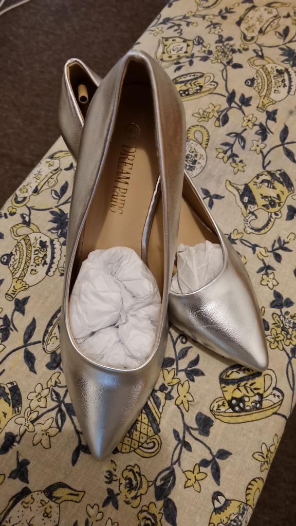 Zilveren nette schoen, Kleding | Dames, Trouwkleding en Trouwaccessoires, Ophalen of Verzenden, Zo goed als nieuw, Schoenen