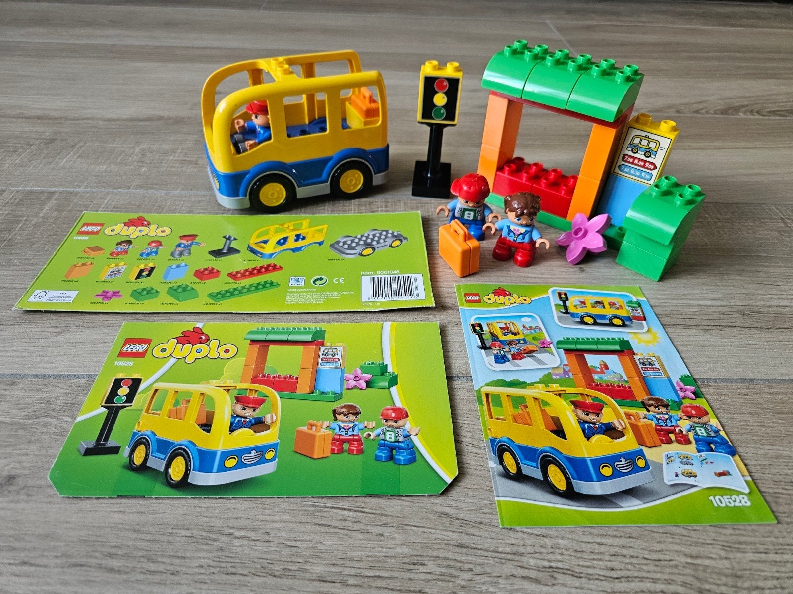 Lego Duplo Bus halte 10528 - Complete set met instructies, Overige thema's, Ophalen of Verzenden, Zo goed als nieuw, Complete set