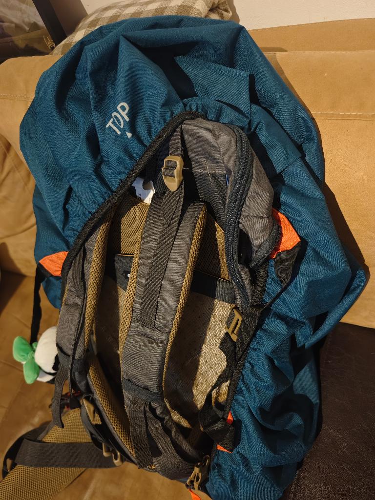 hiking backpack 50L with rain cover, 40 cm of meer, Zo goed als nieuw, Ophalen, Overige merken