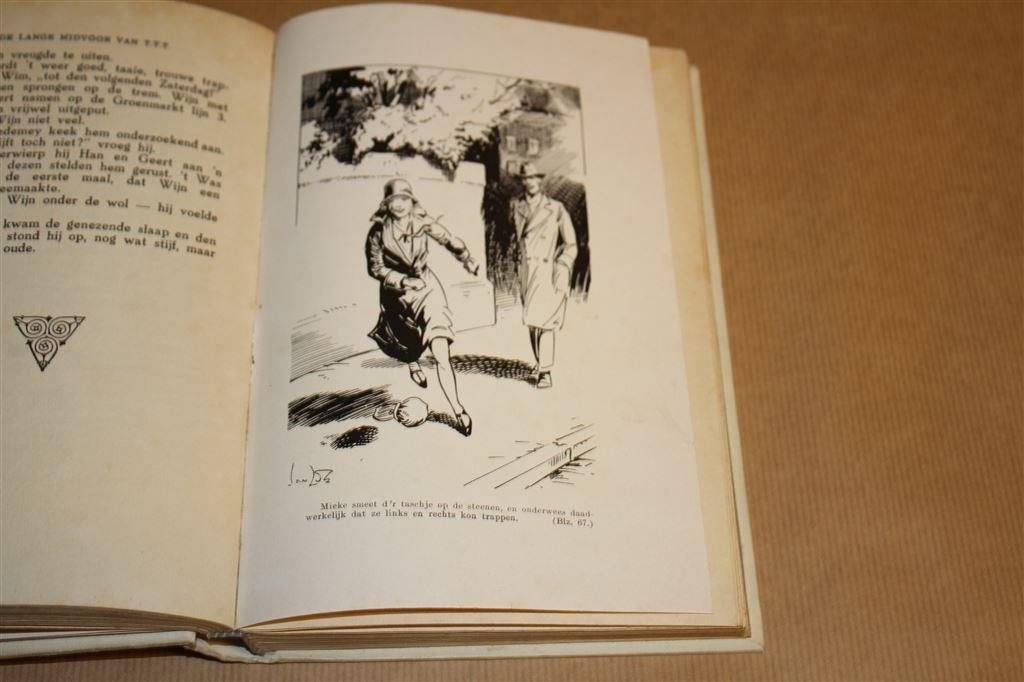 De lange mid-voor van T.T.T. Vletter. Kluitman 1e dr., Boeken, Ophalen of Verzenden, Gelezen