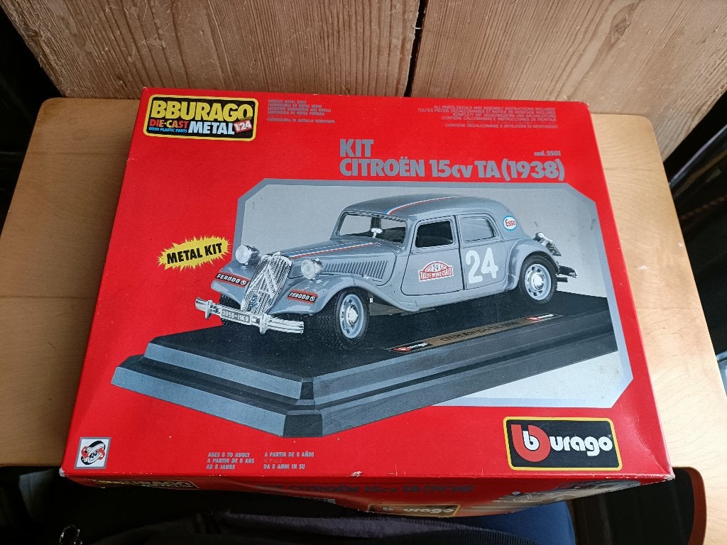 BBurago no 5501  Citoen 15CV TA   1938, Hobby en Vrije tijd, Overige merken, Auto, Groter dan 1:32, Nieuw