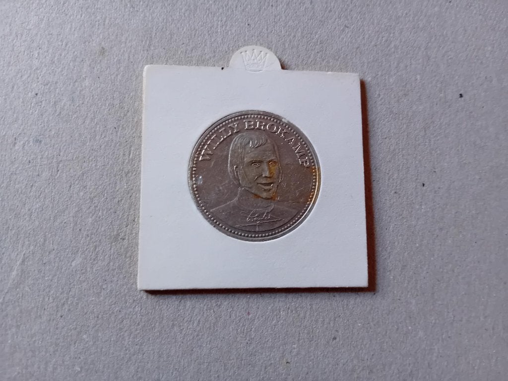 Shell voetbal top 20 munt 1970 met Willy Brokamp, Verzamelen, Ophalen of Verzenden, Zo goed als nieuw