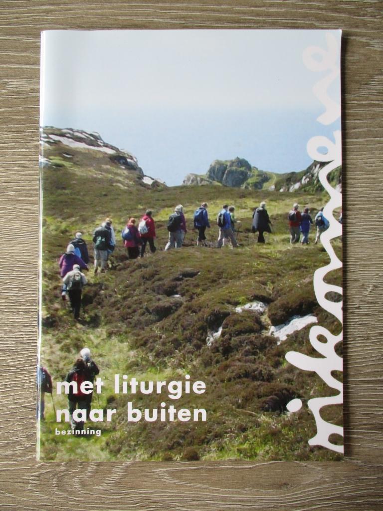 Met liturgie naar buiten - Oecumenische bezinning 48 raad, Ophalen of Verzenden, Gelezen