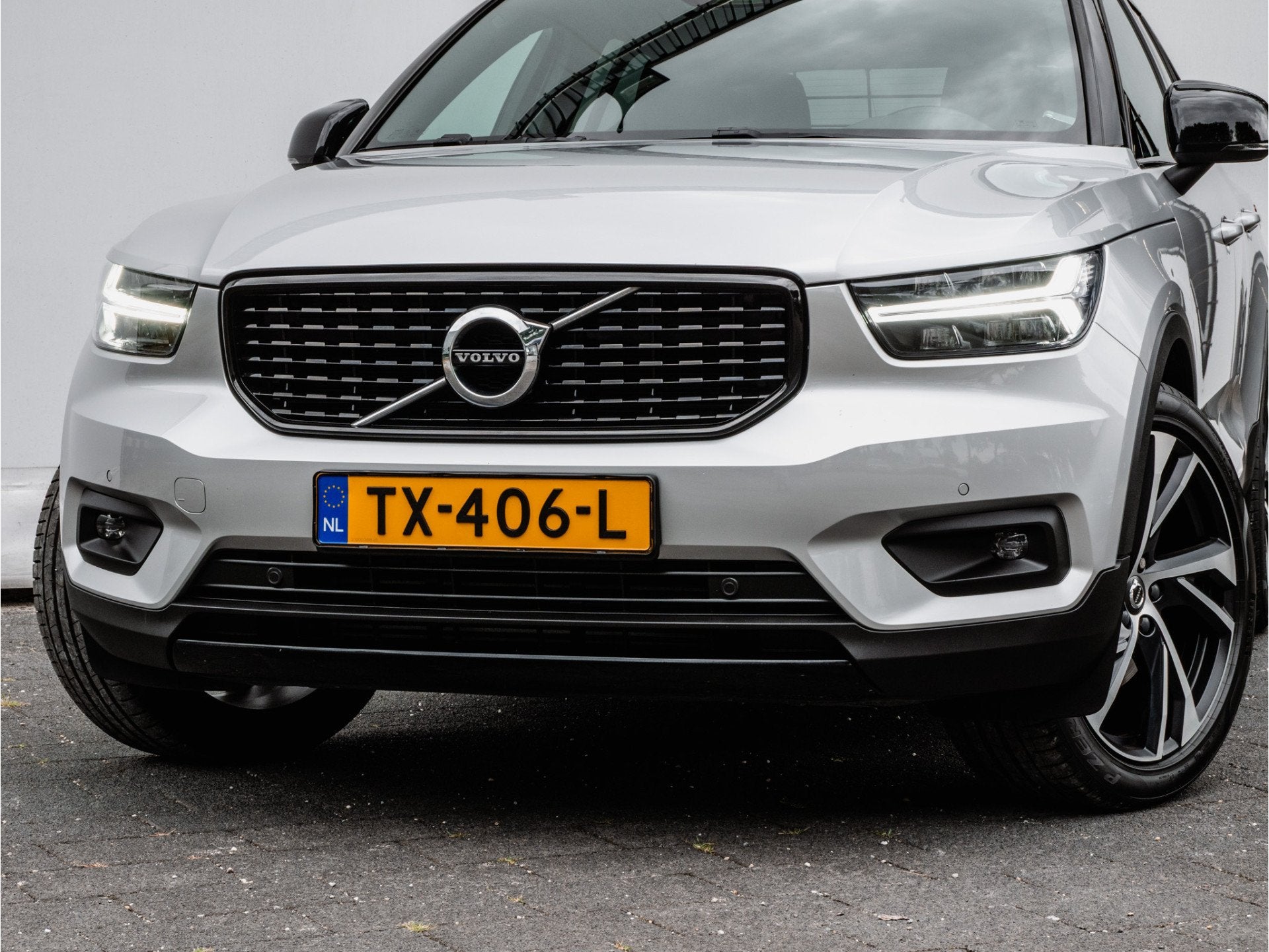 Volvo XC40 2.0 T4 190pk R-Design Elek. panoramadak/ Camera/, Auto's, 15 km/l, Adaptive Cruise Control, Bedrijf, 84 €/maand