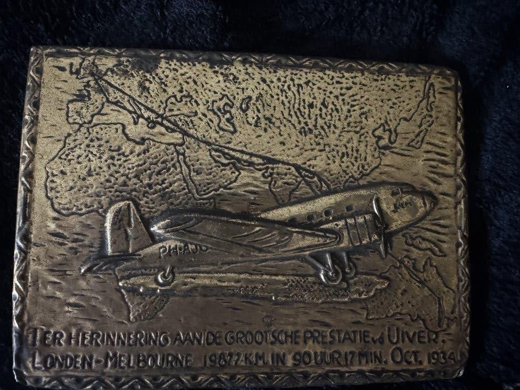 Plaquette Uiver Vlucht Londen-Melbourne 1934, Ophalen of Verzenden, Gebruikt, Overige typen