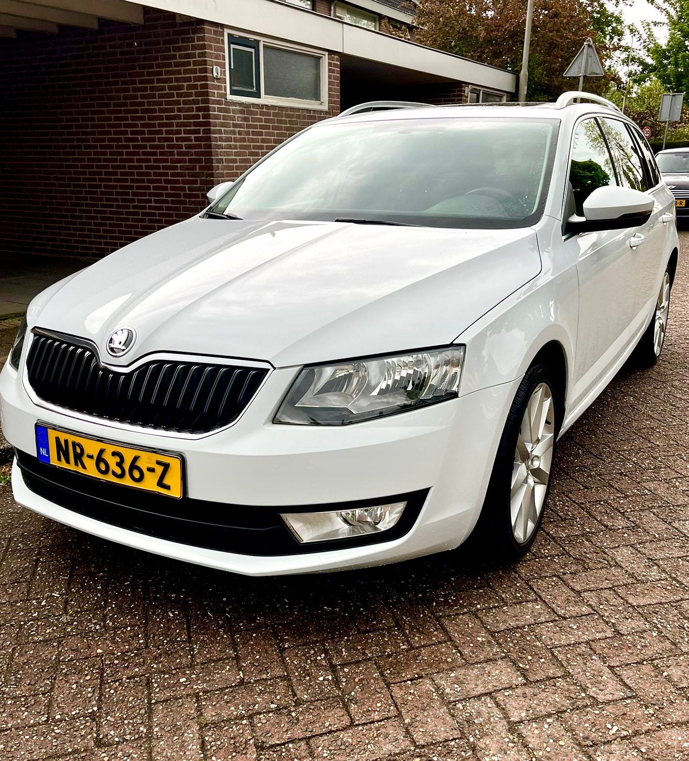 Skoda octavia 2017 1.6 TDI zomer/winterbanden, Voorwielaandrijving, Zwart, Leder en Stof, Wit