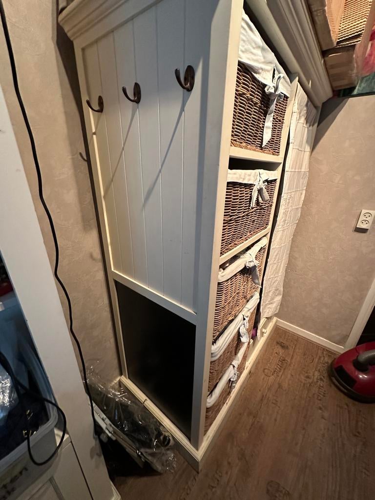 Leuke Rivièra Maison kast met rieten manden, Huis en Inrichting, Kasten | Kledingkasten, Ophalen, Gebruikt, 50 tot 100 cm, Met lade(s)