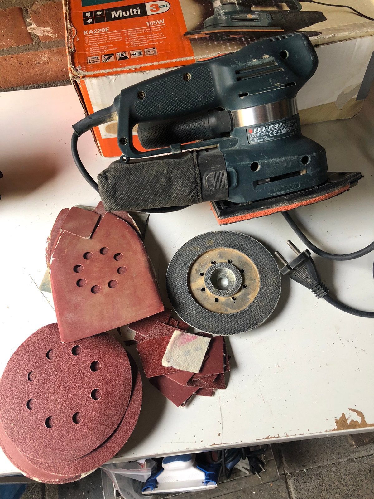 BLACK DECKER schuurmachine in goede staat werkt goed, Ophalen, Zo goed als nieuw, Minder dan 600 watt, Vlakschuurmachine