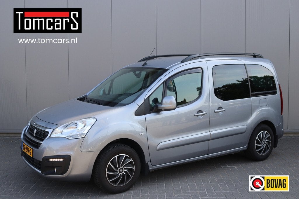 Peugeot Partner Tepee 1.2 PureT. 110PK Allure Trekhaak/Navig, Auto's, Stof, 1199 cc, Met garantie (alle), Bedrijf