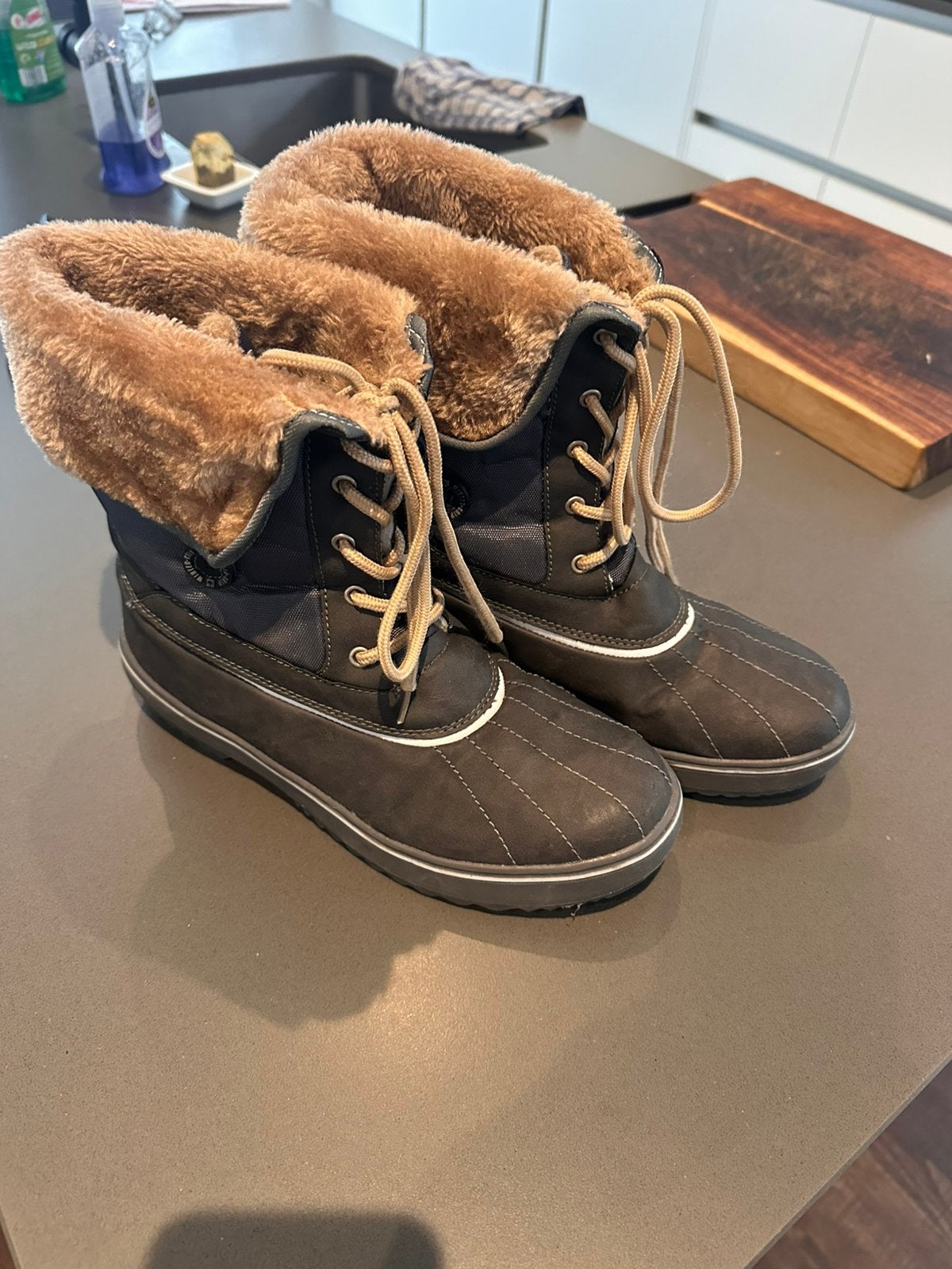 Snowboots maat 41 zgan, Kleding | Dames, Ophalen of Verzenden, Zo goed als nieuw, Zwart, Snowboots