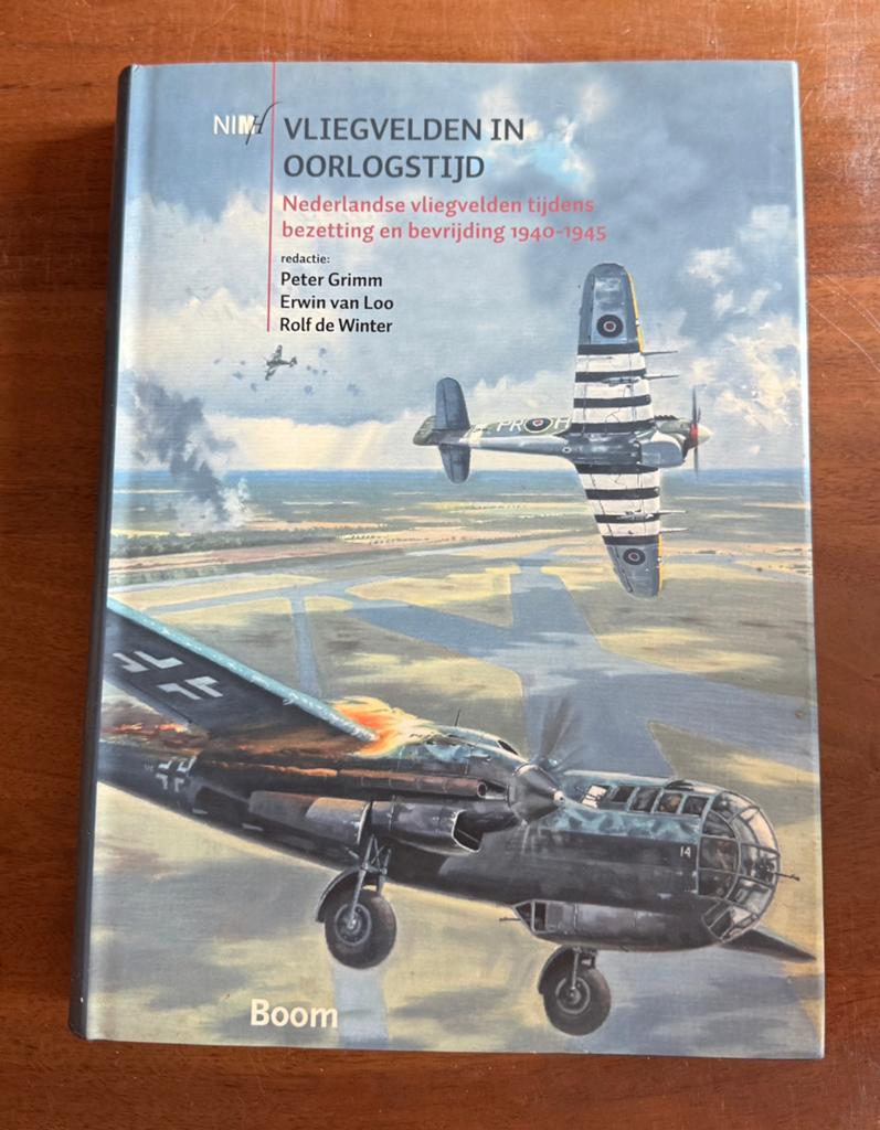 Vliegvelden in oorlogstijd – hardcover, Ophalen of Verzenden, Tweede Wereldoorlog, Zo goed als nieuw
