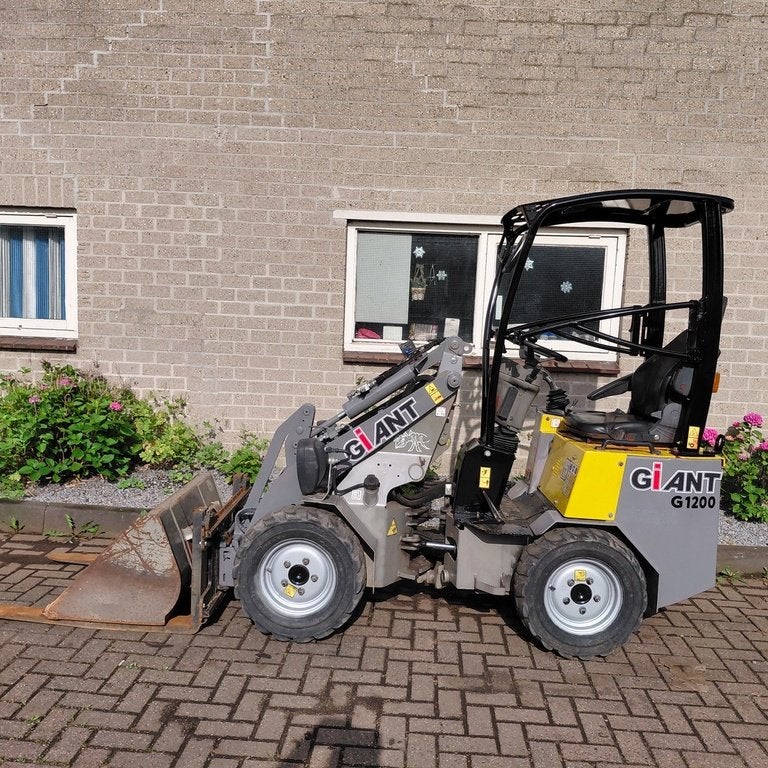 GIANT Minishovel Kniklader Wiellader Shovel, Tobroco, Info@tobroco.nl, Sprendlingenstraat 57
5061 KM  Oisterwijk, NL, Wiellader of Shovel