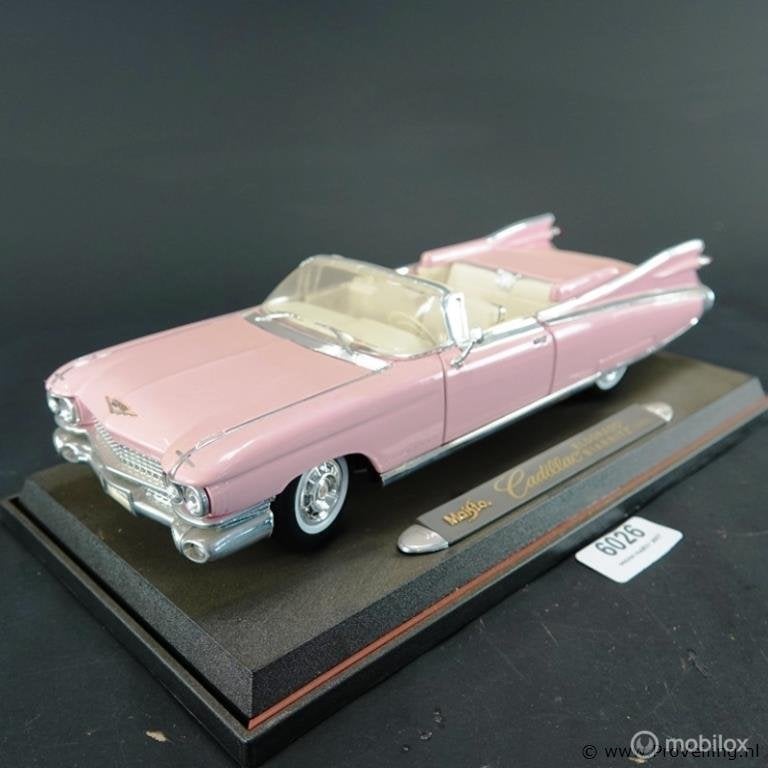 Online Veiling: Maisto Cadillac Eldorado Biarritz uit 1959, Hobby en Vrije tijd, Modelauto's | 1:18, Gebruikt