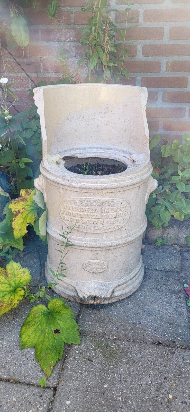 Antieke terracotta waterfilter / plantenbak, Ophalen