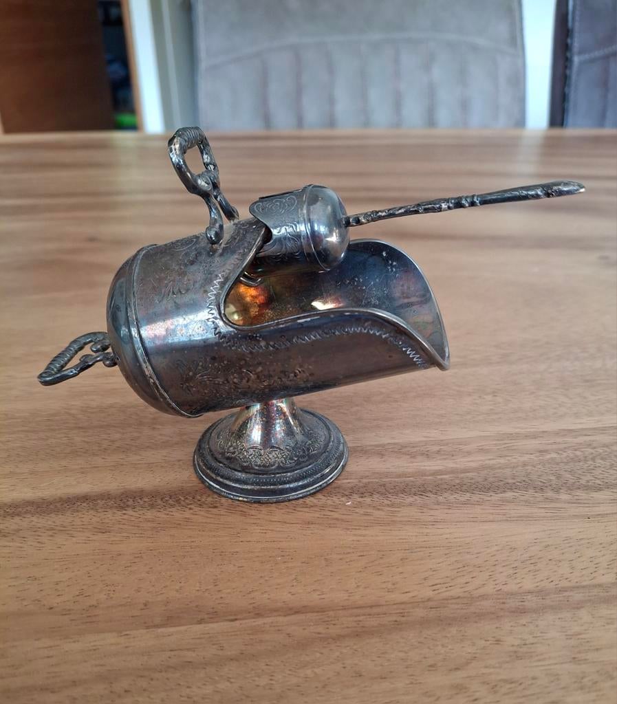 Antieke verzilverde suikerstrooier met schepje, Ophalen of Verzenden, Zilver