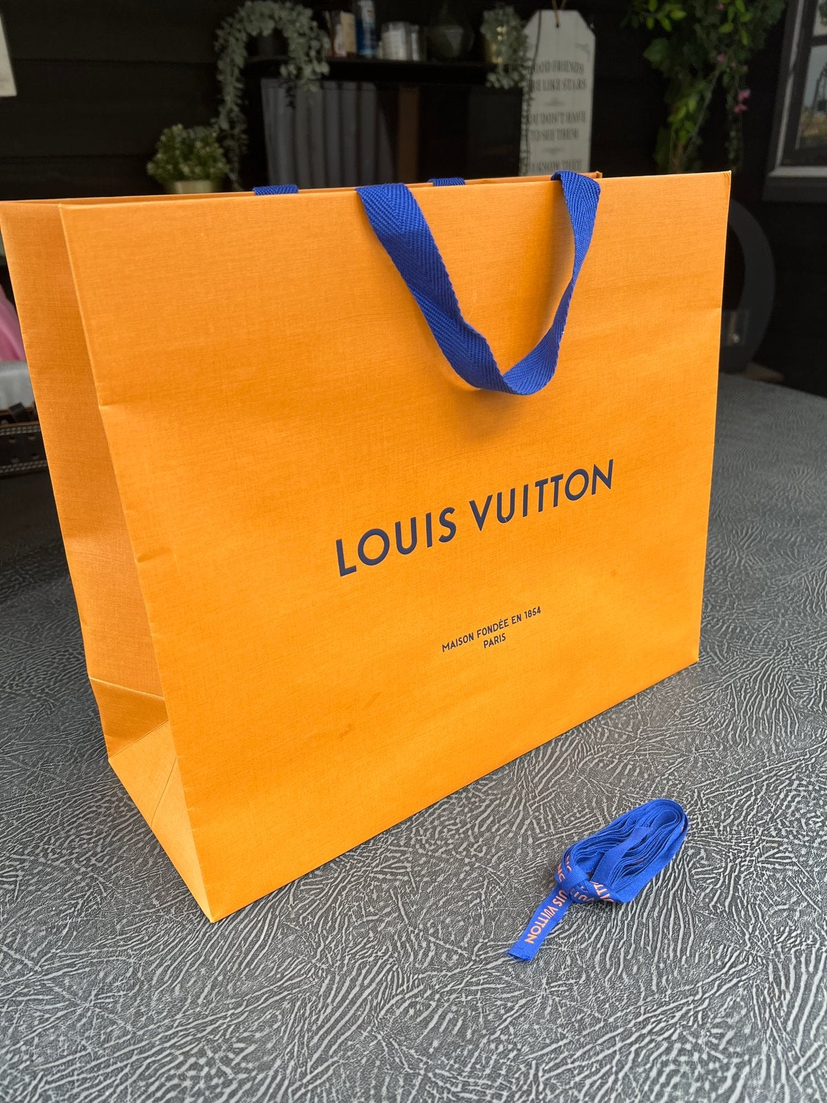 Louis Vuitton papieren tas met blauw lint, Ophalen of Verzenden, Zo goed als nieuw, Oranje, Overige typen