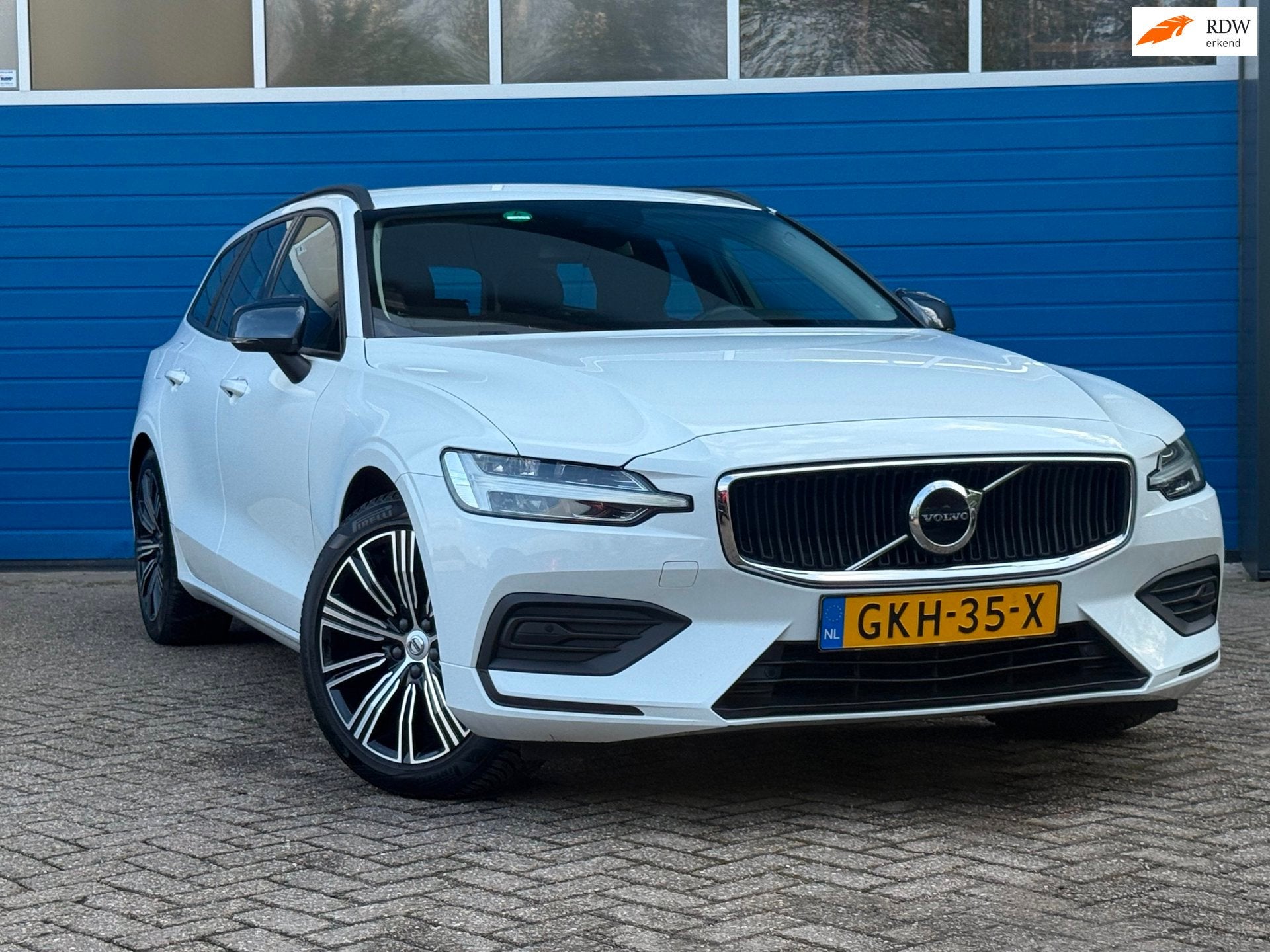 Volvo V60 2.0 D3 Momentum|Navi|Climate, Stof, 4 cilinders, Wit, Diesel