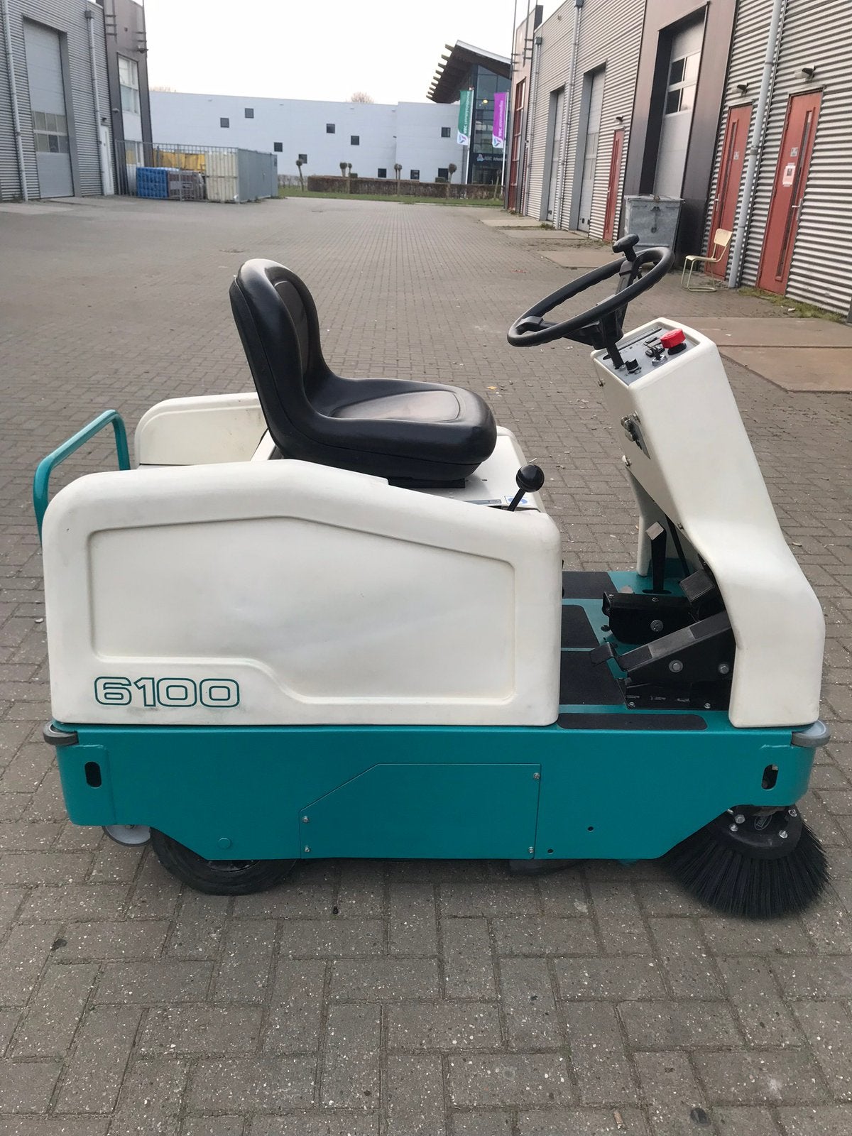 Veegmachine Tennant 6100.    2019, Ophalen of Verzenden, Zo goed als nieuw