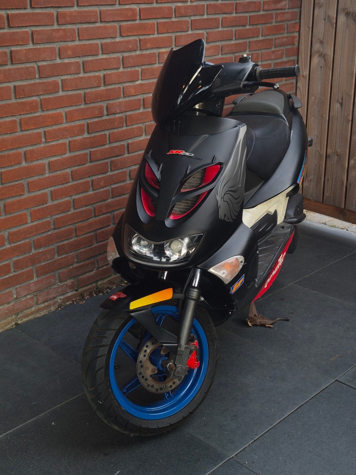 Nette Aprillia SR 50 zonder wok melding., Fietsen en Brommers, Ophalen, Tweetakt, Gebruikt, SR 50