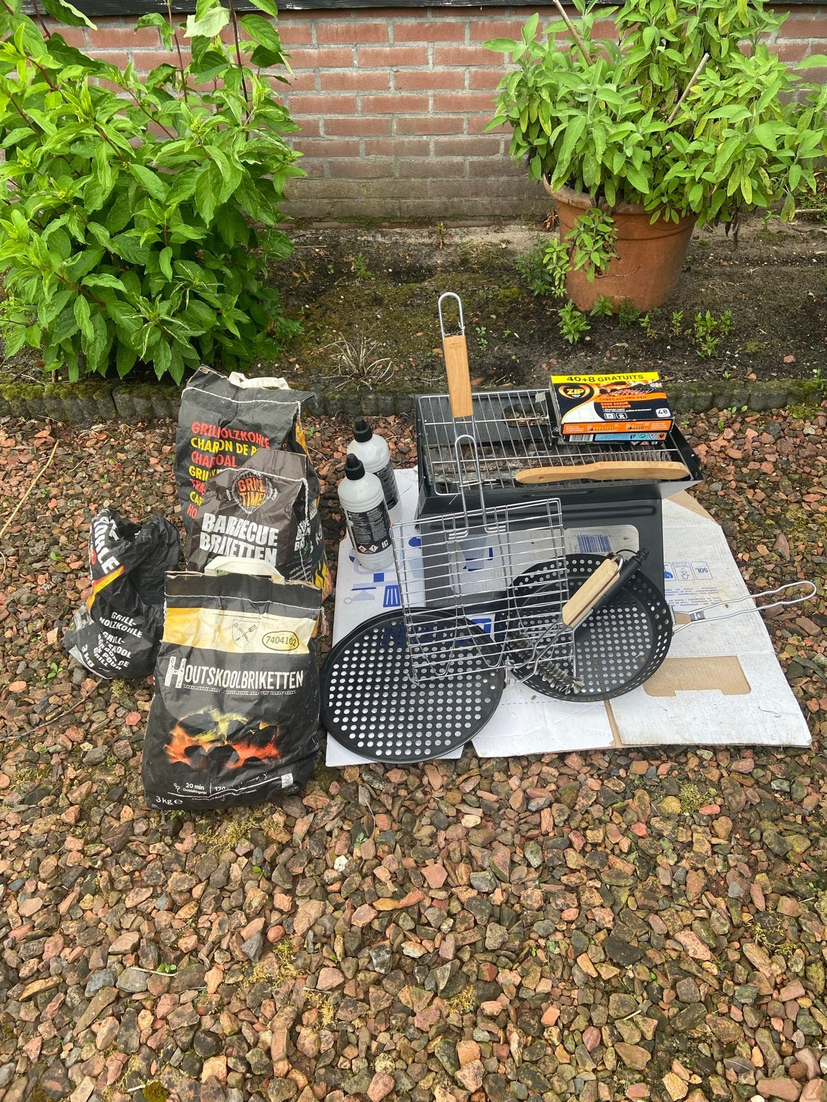 Complete BBQ set: grill, kolen, aanmaakblokjes en meer!, Ophalen, Gebruikt