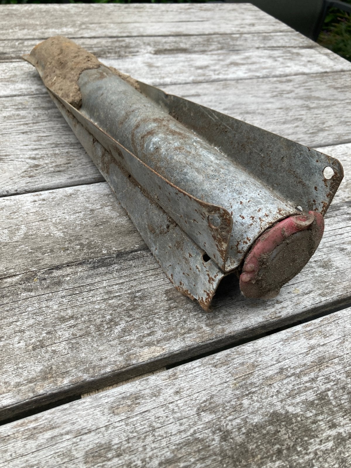 Gratis af te halen:Metalen bodemhuls voor droogmolen, Tuin en Terras, Droogmolens en Wasrekken, Ophalen, Gebruikt, Droogmolen