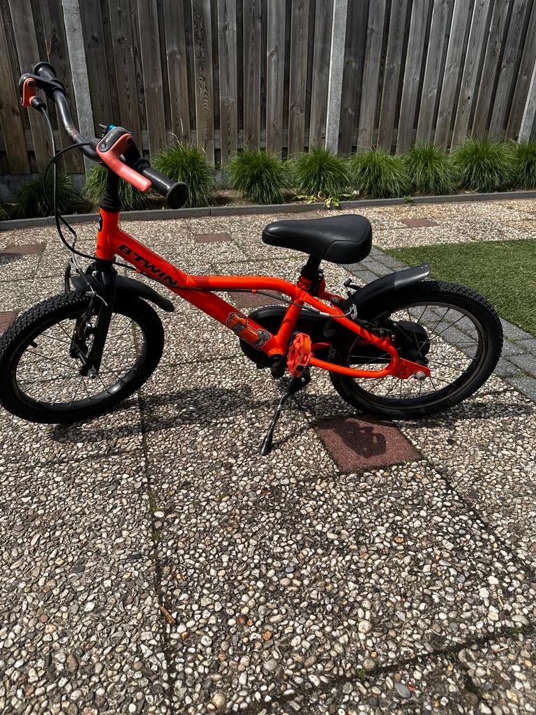 B'Twin kinderfiets 16 inch - Oranje, Ophalen of Verzenden, Zo goed als nieuw