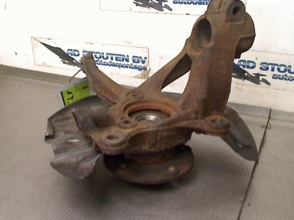 Fusee Links Voor Volkswagen Golf VII (AUA) (2014-03/2017-02), Gebruikt, Volkswagen, Volkswagen AG, Kundenbetreuung@volkswagen.de