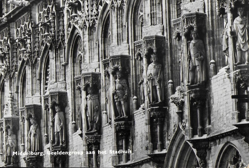 Pa599 ansichtkaart middelburg beeldengroep aan het stadhuis, Ophalen of Verzenden, 1960 tot 1980, Gelopen, Zeeland