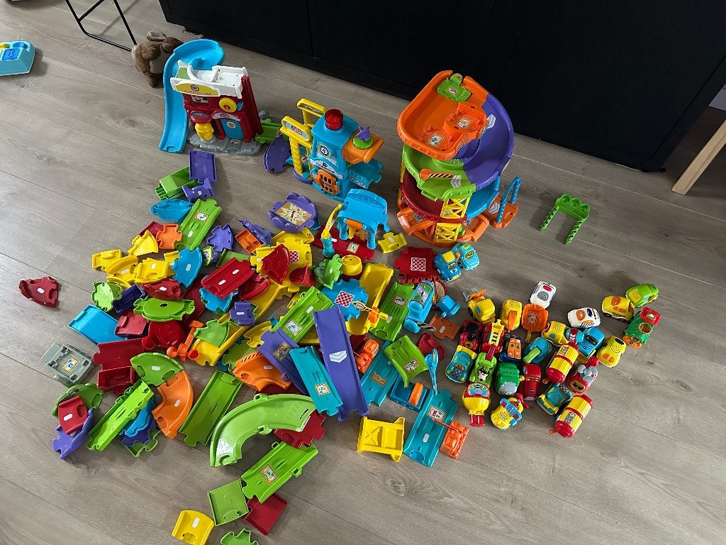 Toet toet auto’s banen + auto’s, Ophalen, Gebruikt, 2 tot 4 jaar