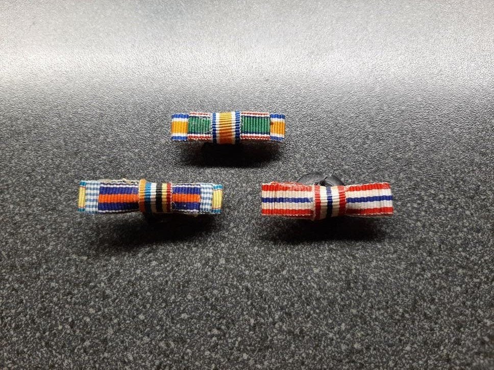 Knoopsgat versiering  - onderscheiding/ Nederland., Verzamelen, Militaria | Algemeen, Ophalen of Verzenden, Landmacht, Nederland