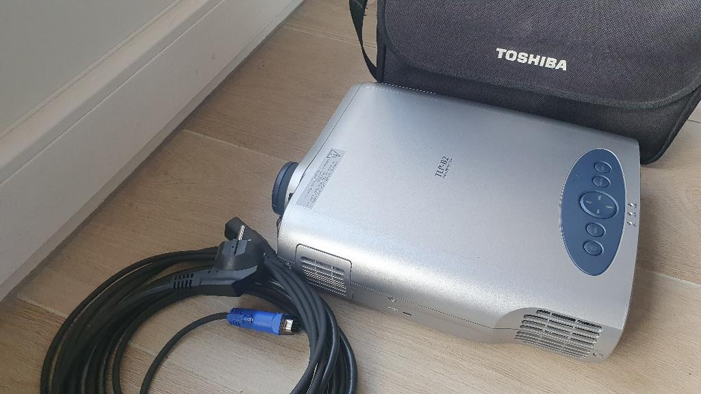 Toshiba TLP-B2 3LCD beamer 1,000 Lumen XGA 1024x768, Audio, Tv en Foto, Beamers, Ophalen of Verzenden, LCD, Overige resoluties