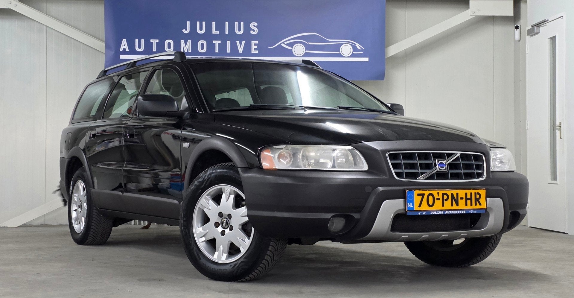 Volvo XC70 2.5 T Trekhaak Clima Garantie Nieuwe APK!, Beige, Handgeschakeld, Vierwielaandrijving, Traction-control