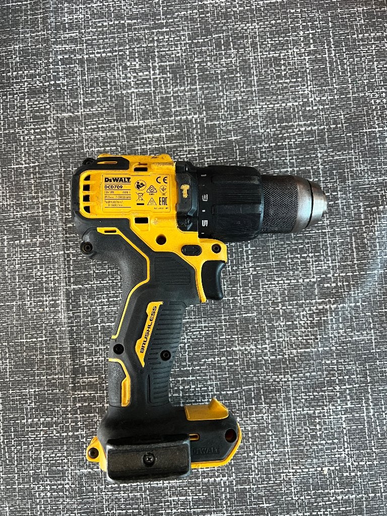 DeWalt DCD709 18V XR Brushless Combi Drill (body only), Gebruikt, Ophalen of Verzenden, Boor- en Schroefmachine, Klopboormechanisme