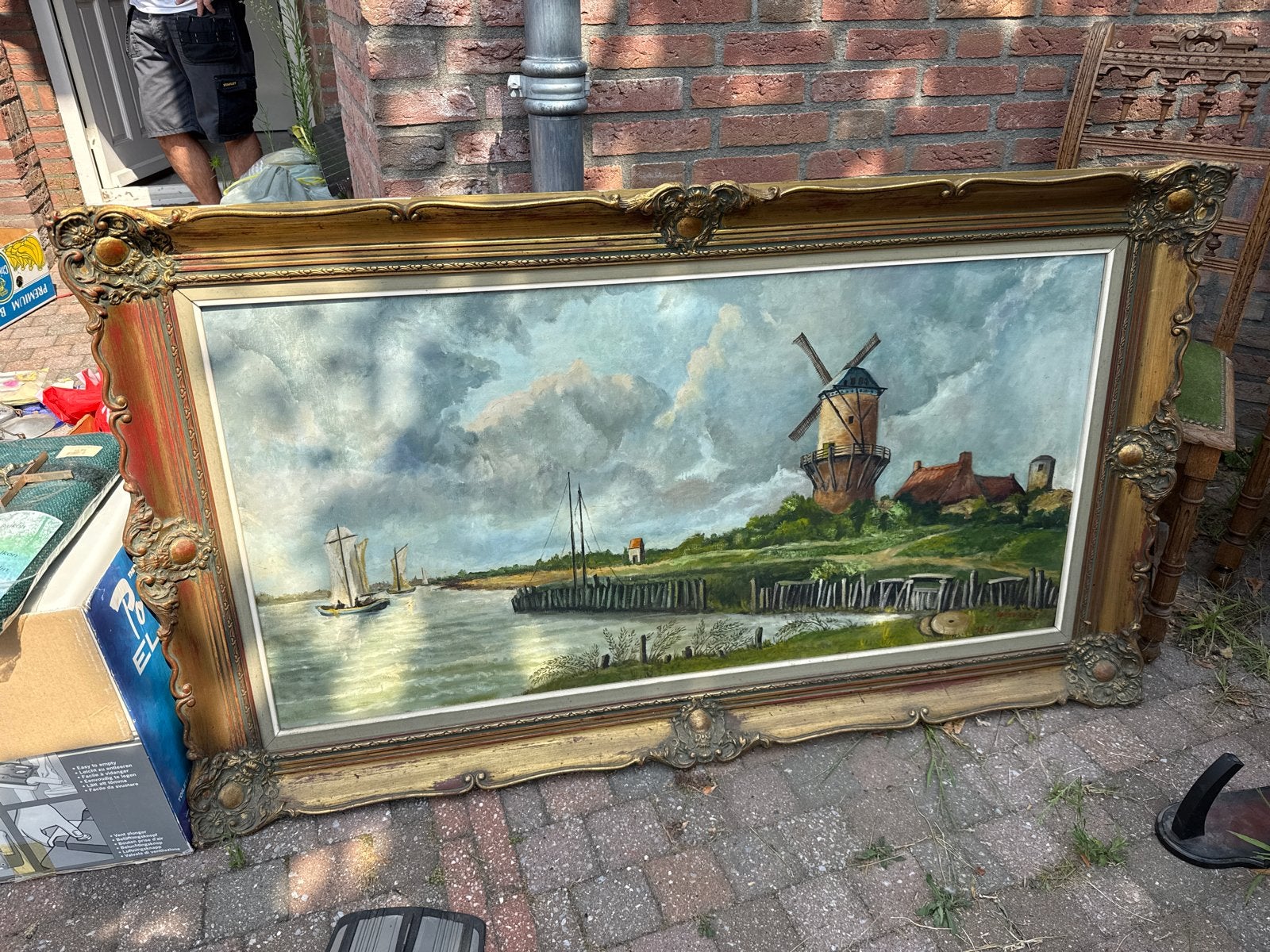 Schilderij met Hollandse molen en zeilboten, gesigneerd, Ophalen, Doek, Gesigneerd, Landschap