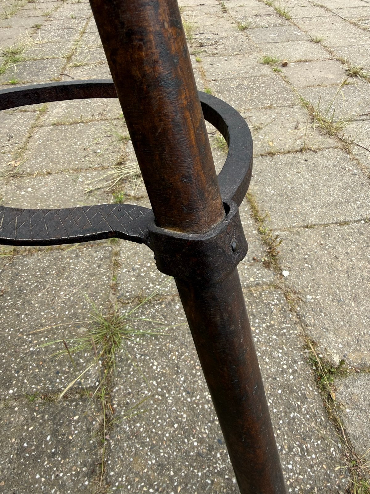Vintage Spasnse houten barkruk met smeedijzeren ring, Ophalen