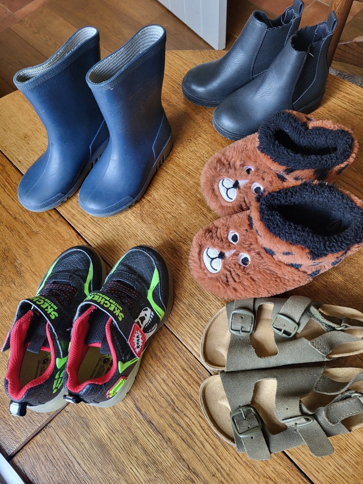 set laarzen, schoenen en pantoffels., Ophalen, Zo goed als nieuw, Jongen of Meisje, Laarzen