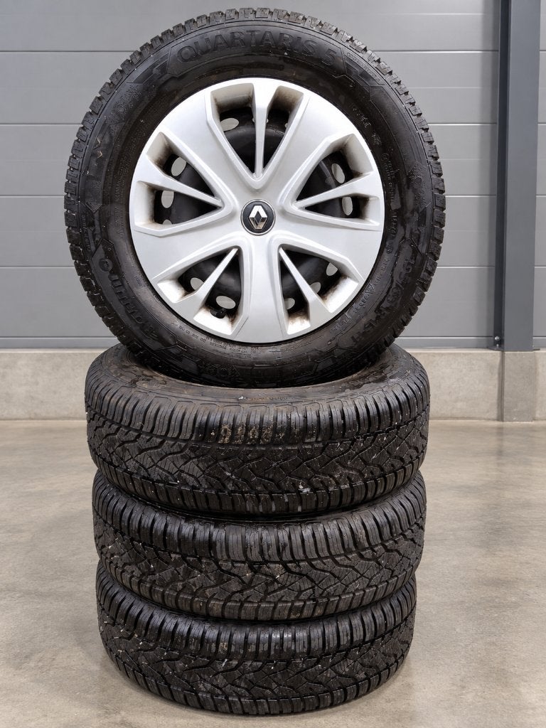 set winterbanden Barum 8 mm Renault Megane NIEUW 15'', Gebruikt, 15 inch, Banden en Velgen, Personenwagen