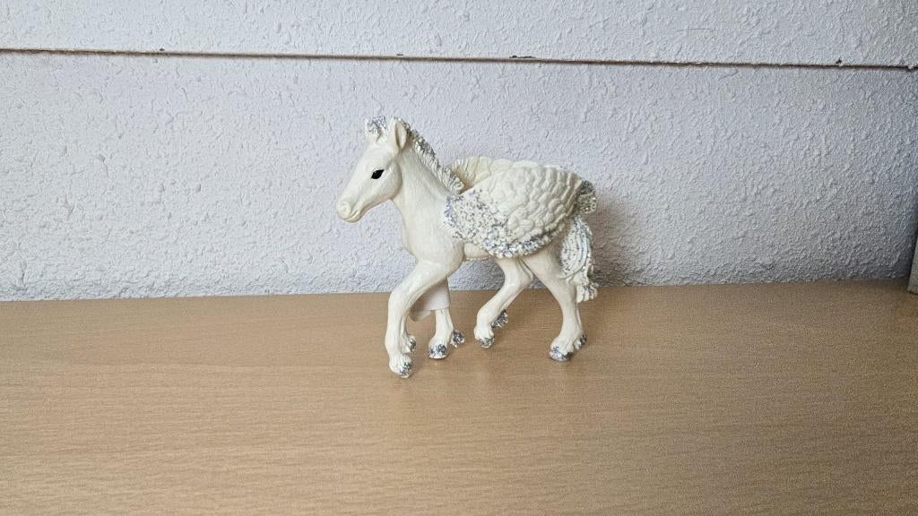 Schleich paard - Bayala Pegasus  veulen model 83003, Ophalen of Verzenden, Zo goed als nieuw