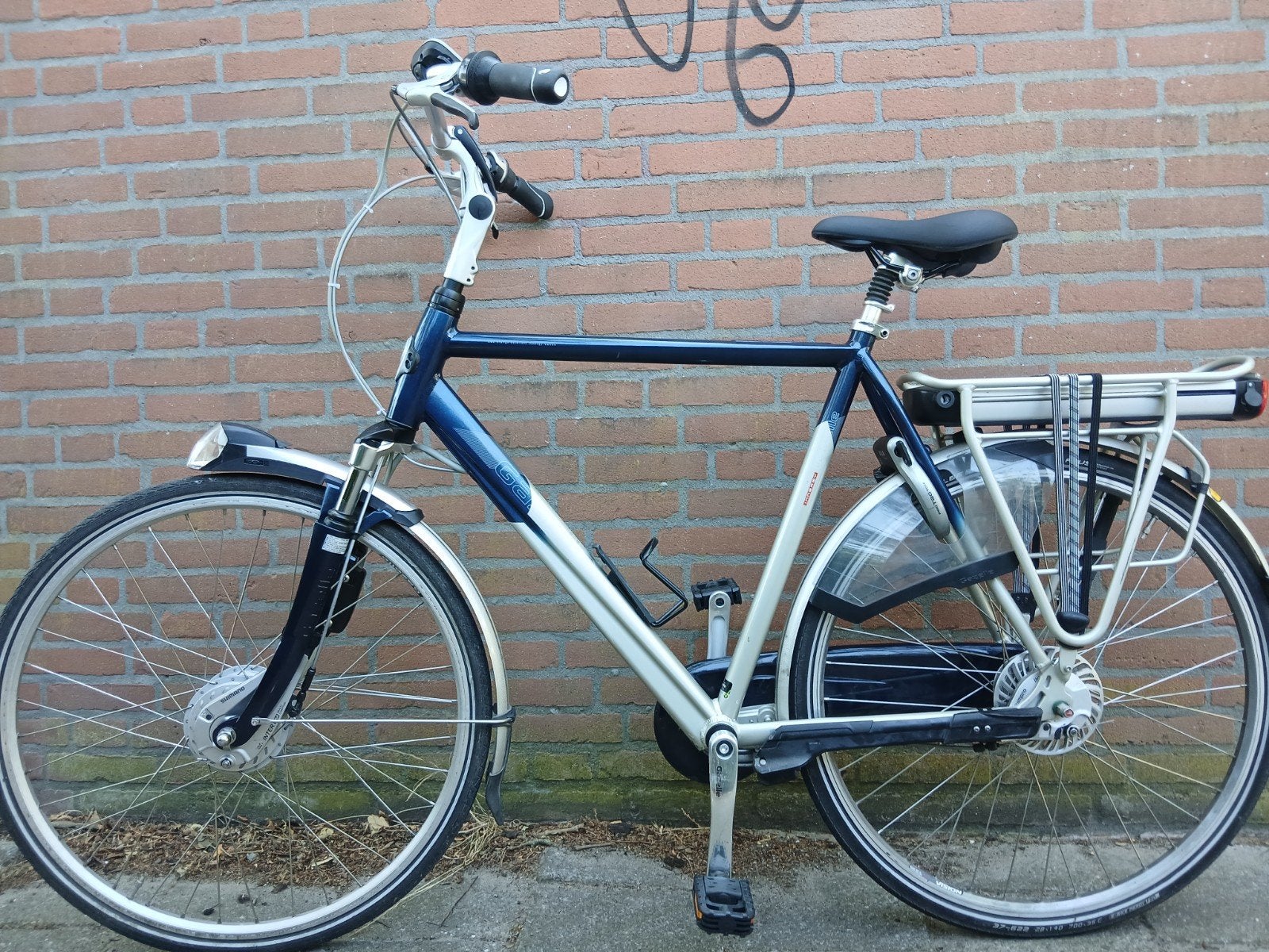 GAZELLE ORANGE C8 ELEKTRISCHE HERENFIETS, Fietsen en Brommers, Fietsen | Heren | Herenfietsen, Ophalen, Versnellingen, Zo goed als nieuw